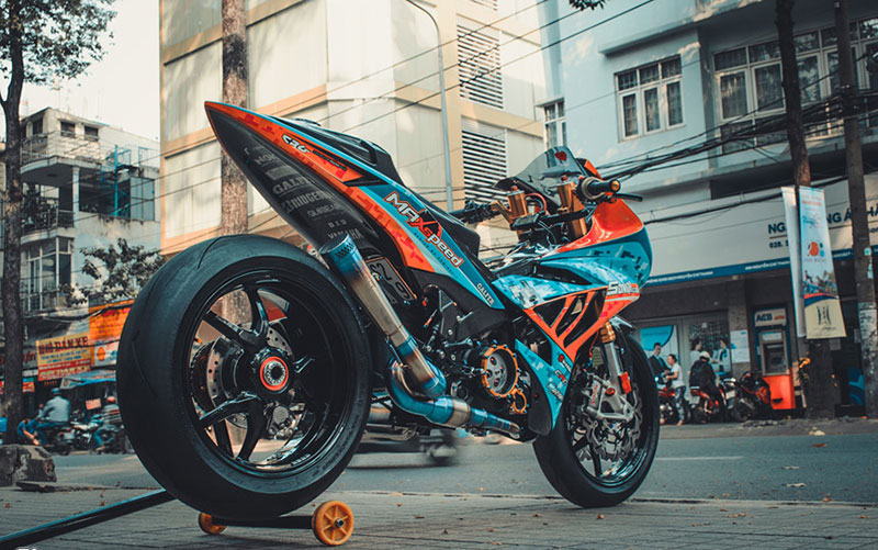 Yamaha Exciter độ hàng trăm triệu đồng theo phong cách BMW S1000RR